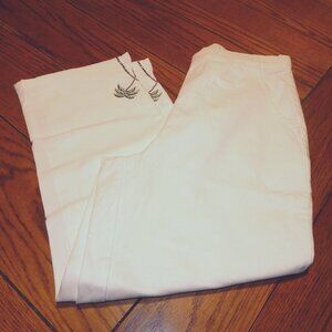 Ladies Quacker Factory White Embellished Crop - Capri Pants ~ Size Small